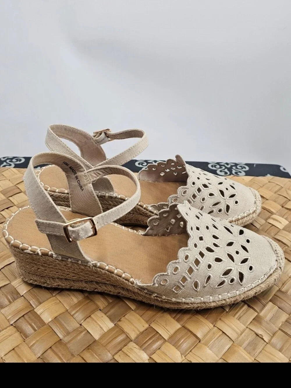 Western Eyelet Espadrille Cream Sandal Size 10